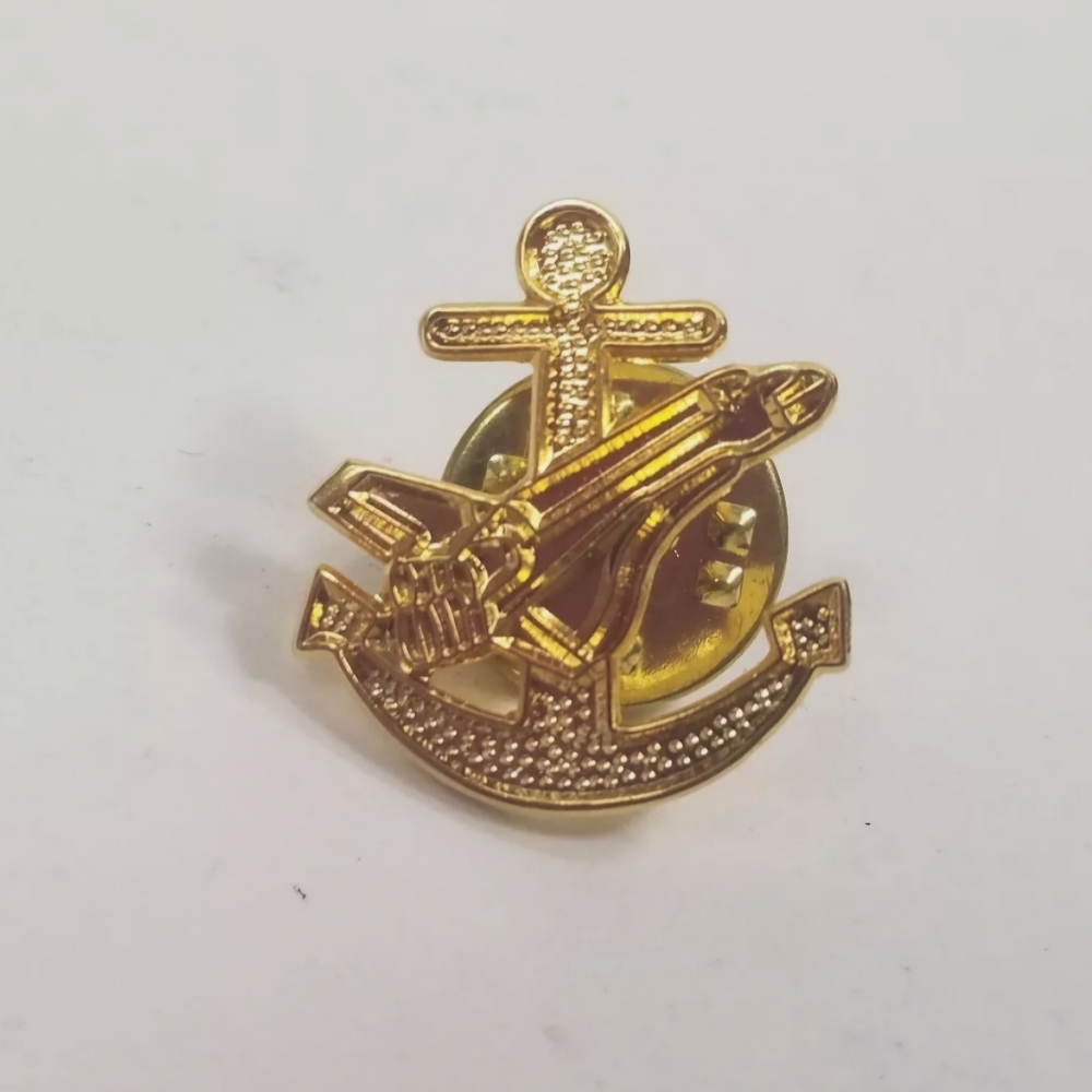 VINTAGE NASA SPACE SHUTTLE GOLD TONED HAT LAPEL ANCHOR PIN